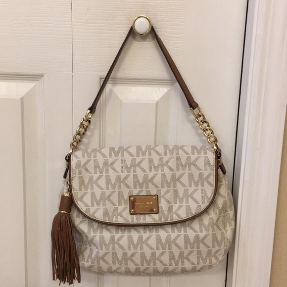 Michael Kors Handbags - MIchael kors cream color medium size purse